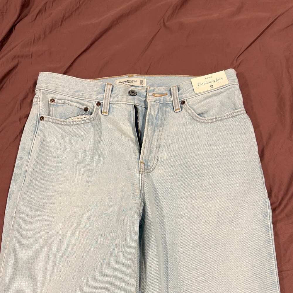Abercrombie & Fitch Women's Light Blue Jeans mid rise slouchy jean 28 short